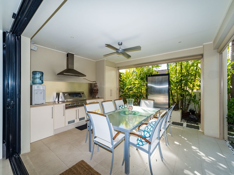 2/5 Shoveller Avenue, Paradise Point QLD 4216