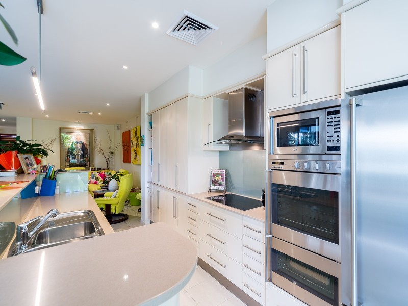 2/5 Shoveller Avenue, Paradise Point QLD 4216