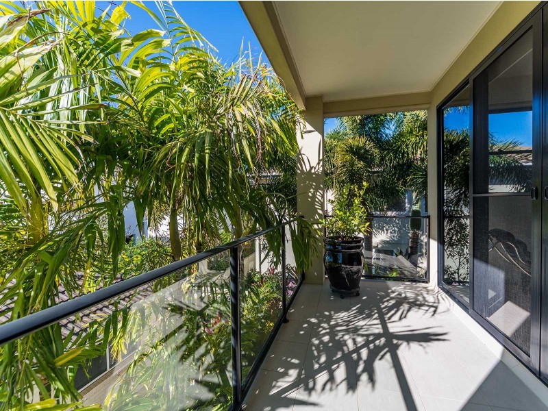 2/5 Shoveller Avenue, Paradise Point QLD 4216