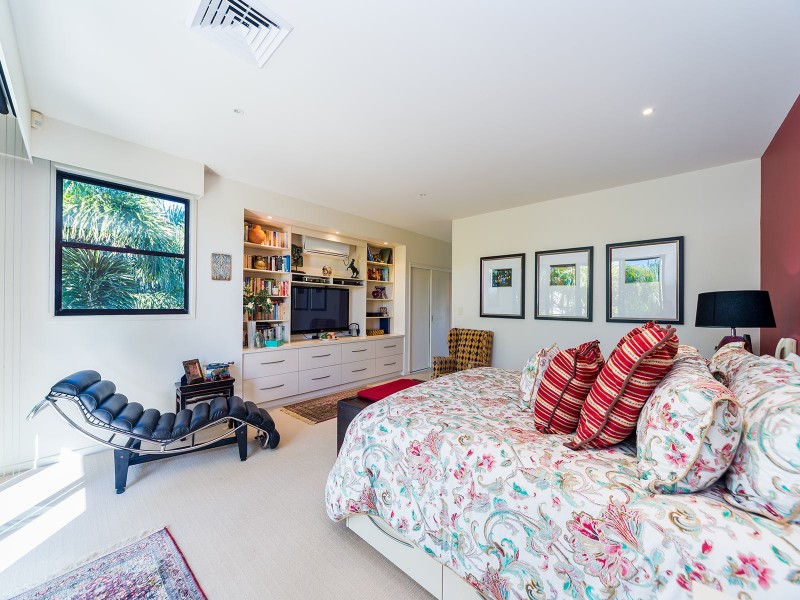 2/5 Shoveller Avenue, Paradise Point QLD 4216