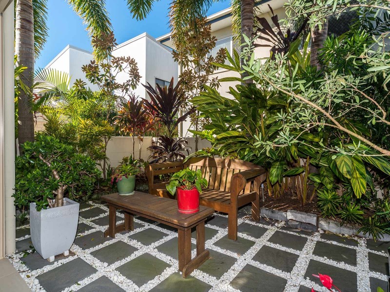 2/5 Shoveller Avenue, Paradise Point QLD 4216