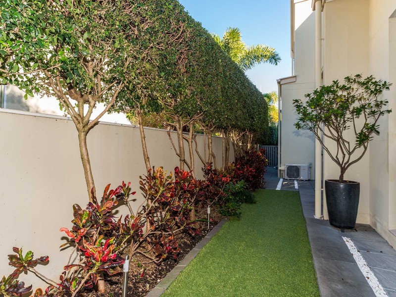 2/5 Shoveller Avenue, Paradise Point QLD 4216