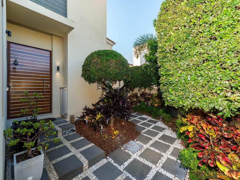 2/5 Shoveller Avenue, Paradise Point QLD 4216