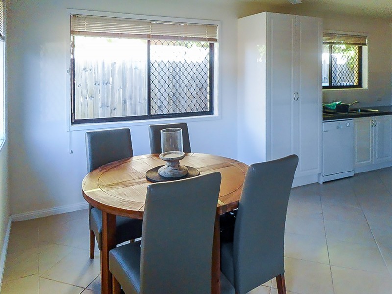 32 Donald Avenue, Paradise Point QLD 4216