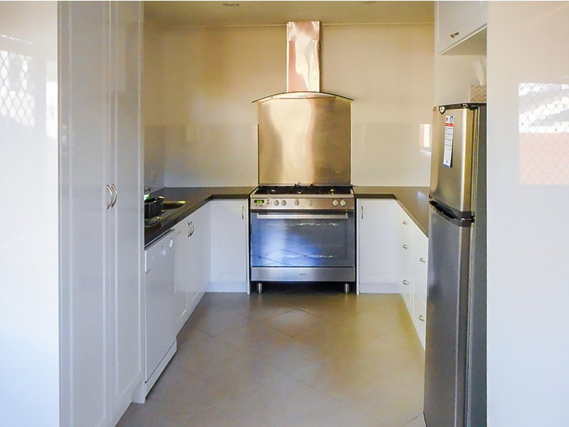 32 Donald Avenue, Paradise Point QLD 4216