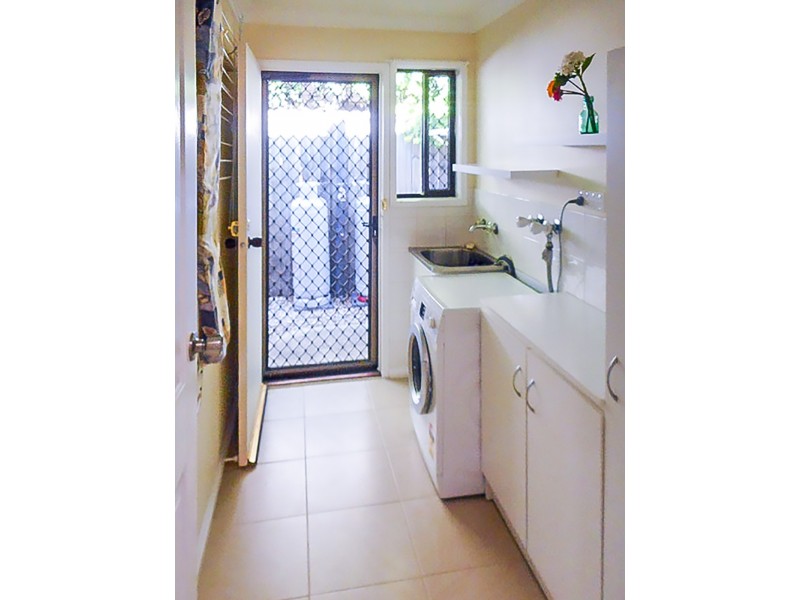 32 Donald Avenue, Paradise Point QLD 4216