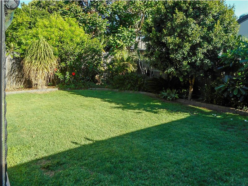 32 Donald Avenue, Paradise Point QLD 4216