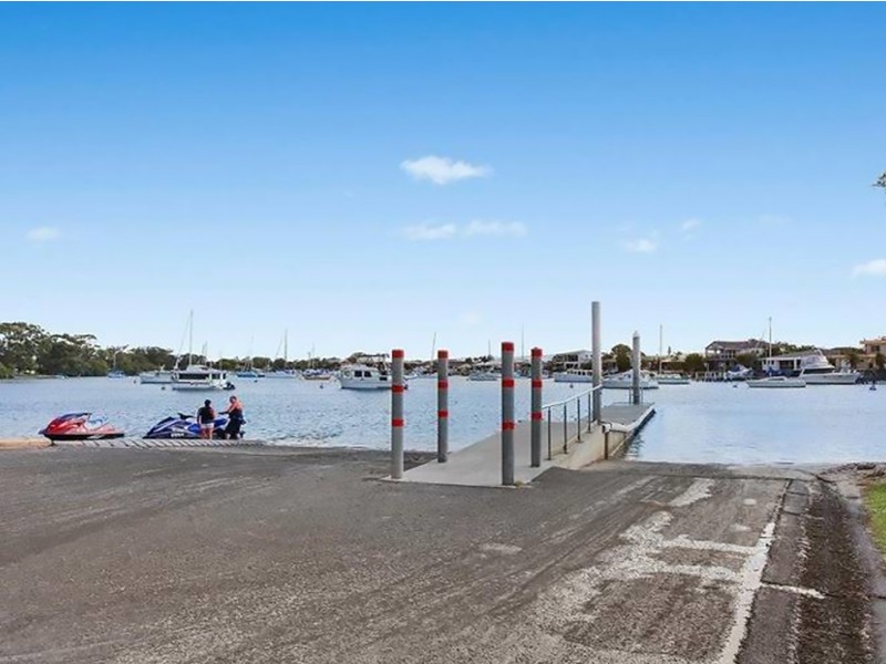 32 Donald Avenue, Paradise Point QLD 4216