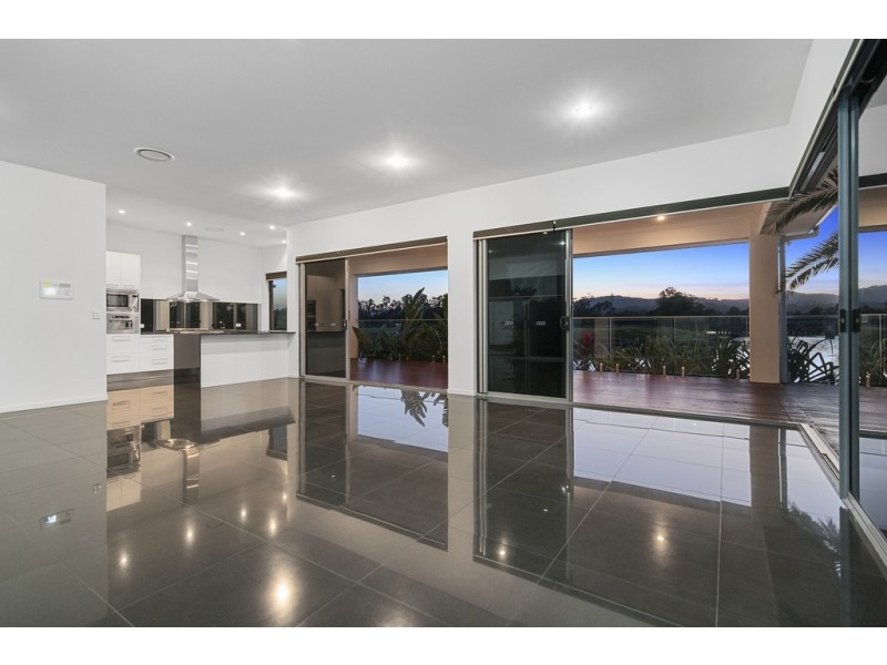 24 North Bank Court, Helensvale QLD 4212