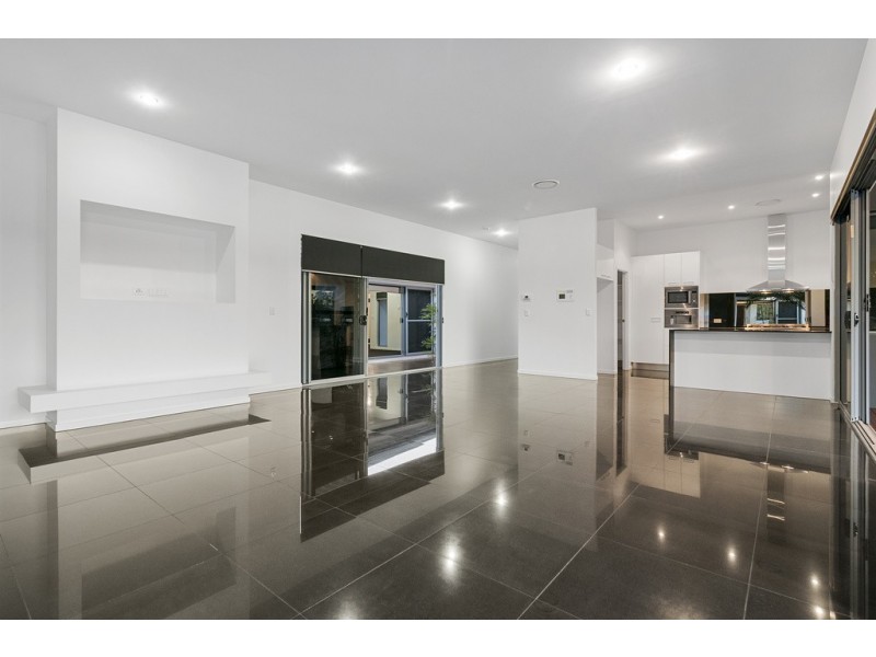 24 North Bank Court, Helensvale QLD 4212