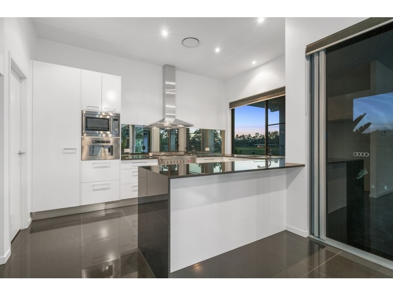 24 North Bank Court, Helensvale QLD 4212