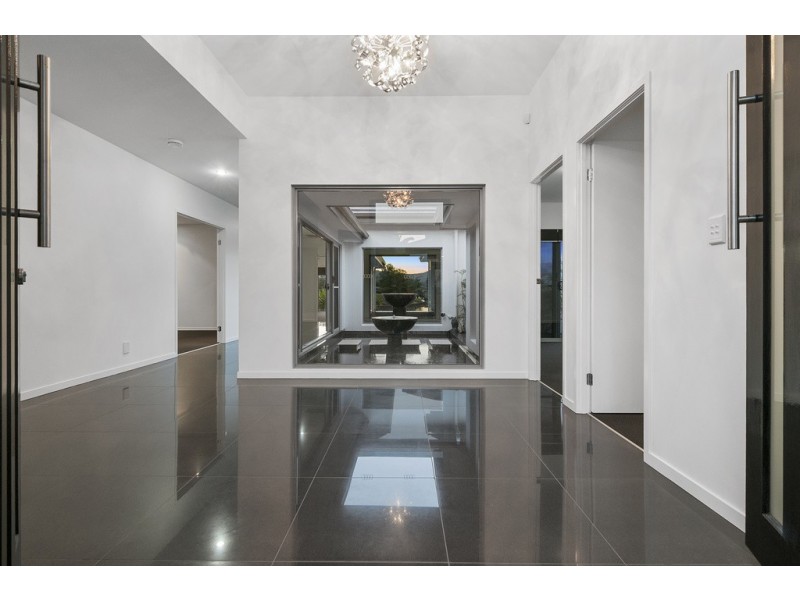 24 North Bank Court, Helensvale QLD 4212