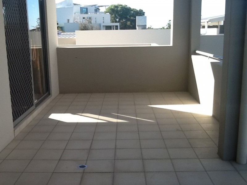 20/12-18 Bayview Street, Runaway Bay QLD 4216