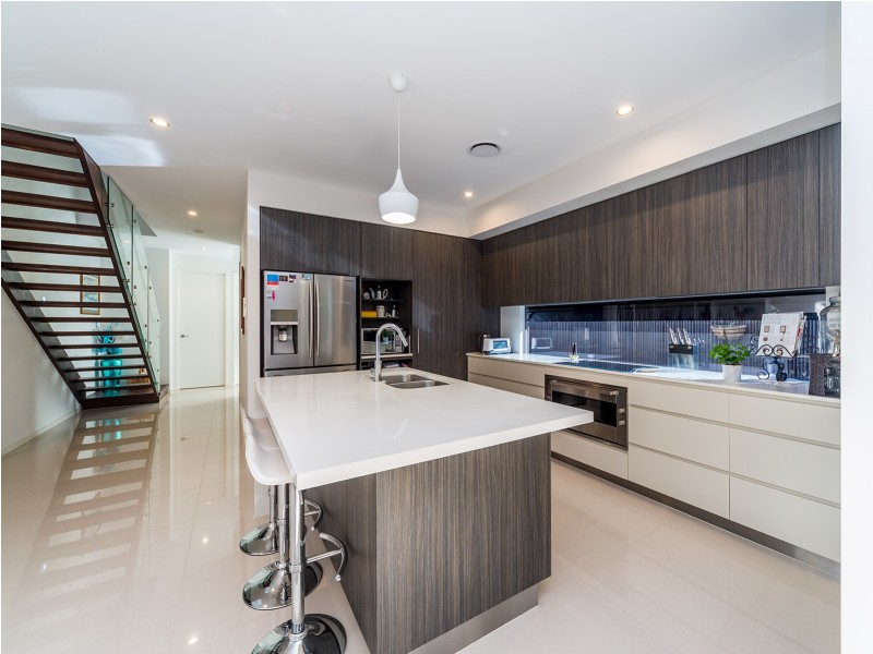 2/9 Nankeen Avenue, Paradise Point QLD 4216