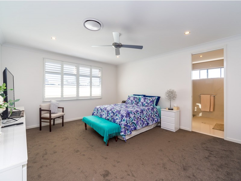 2/9 Nankeen Avenue, Paradise Point QLD 4216