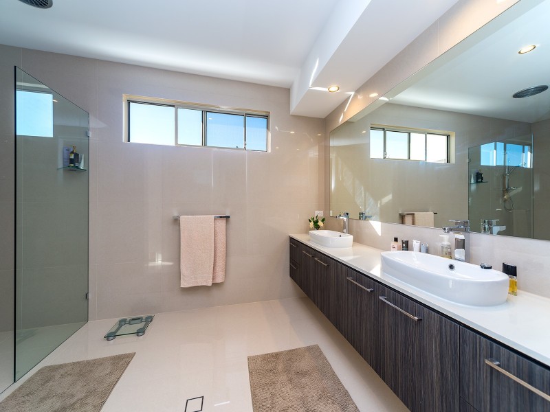 2/9 Nankeen Avenue, Paradise Point QLD 4216