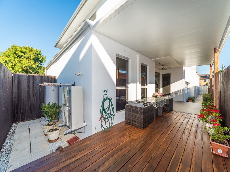 2/9 Nankeen Avenue, Paradise Point QLD 4216