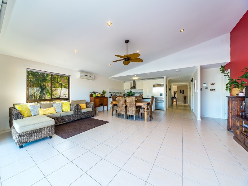 86 Oxley Drive, Paradise Point QLD 4216