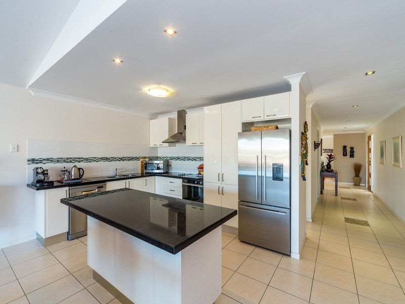 86 Oxley Drive, Paradise Point QLD 4216