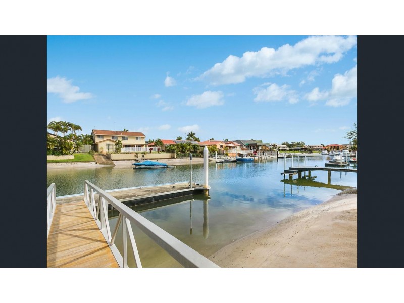 26 Seaspray Street, Paradise Point QLD 4216