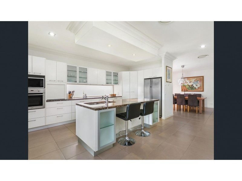 26 Seaspray Street, Paradise Point QLD 4216
