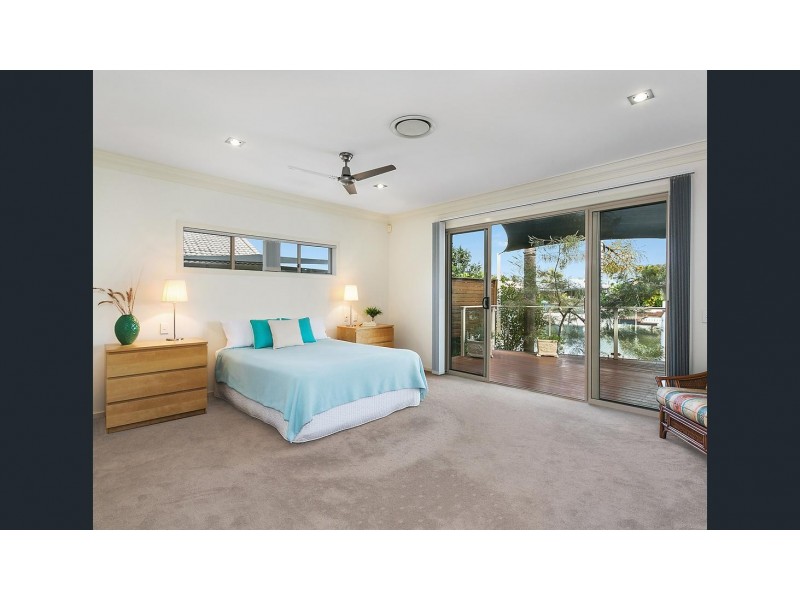26 Seaspray Street, Paradise Point QLD 4216