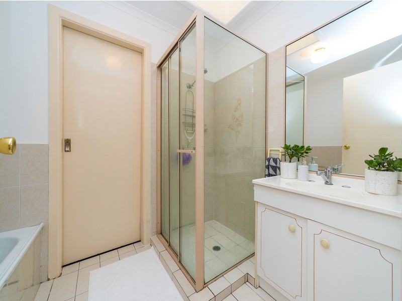 2/10 Sanctuary Court, Coombabah QLD 4216