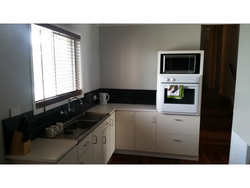 6 Ikana Court, Southport QLD 4215