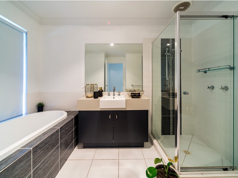 9 River Links Boulevard East, Helensvale QLD 4212