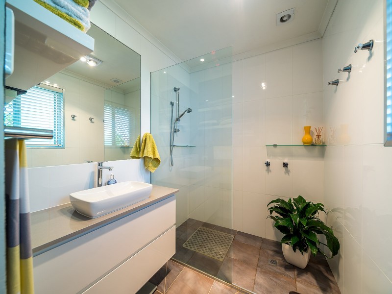 41 Bruce Avenue, Paradise Point QLD 4216
