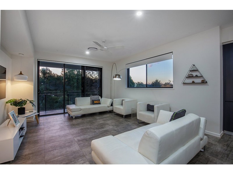 15 Pendragon Drive, Coomera Waters QLD 4209