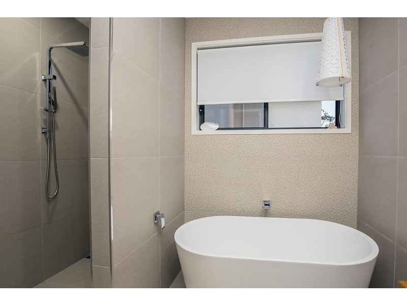 15 Pendragon Drive, Coomera Waters QLD 4209