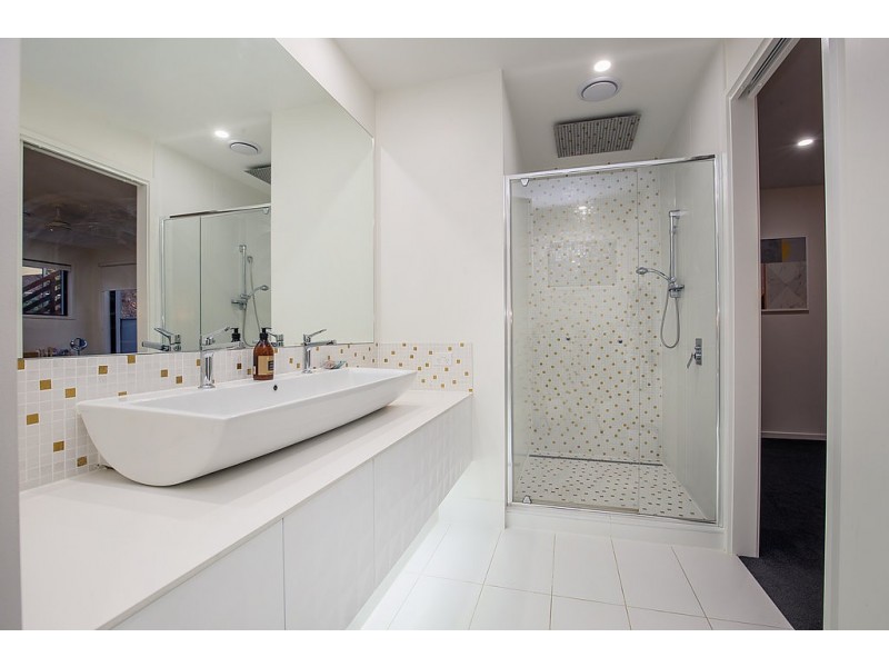 15 Pendragon Drive, Coomera Waters QLD 4209