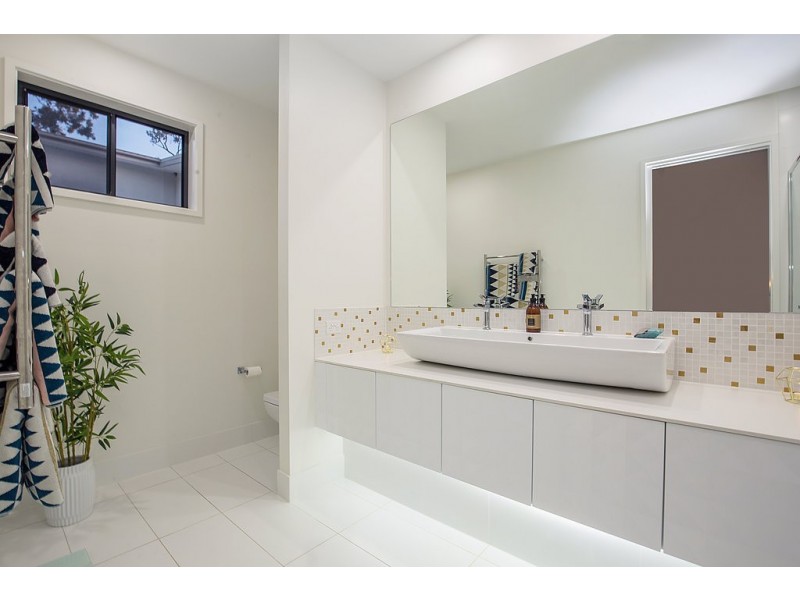 15 Pendragon Drive, Coomera Waters QLD 4209