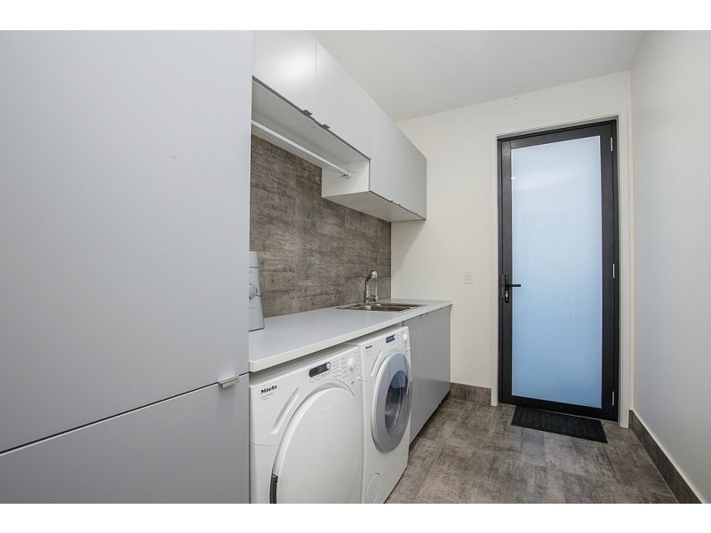 15 Pendragon Drive, Coomera Waters QLD 4209