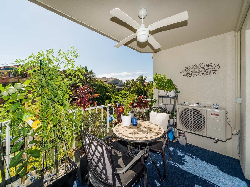 24/37 Bayview Street, Runaway Bay QLD 4216