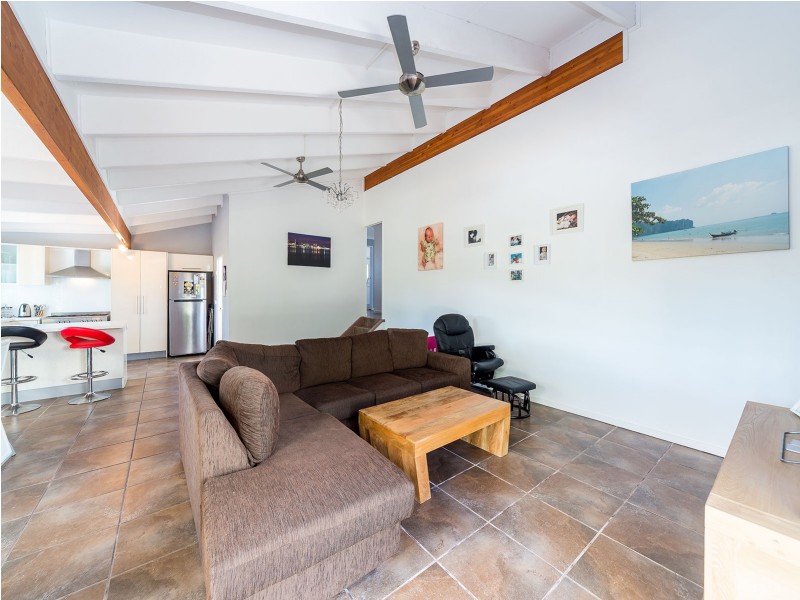 39 Adaminaby Drive, Helensvale QLD 4212