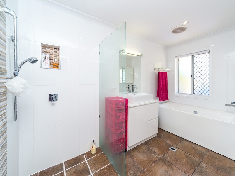 39 Adaminaby Drive, Helensvale QLD 4212