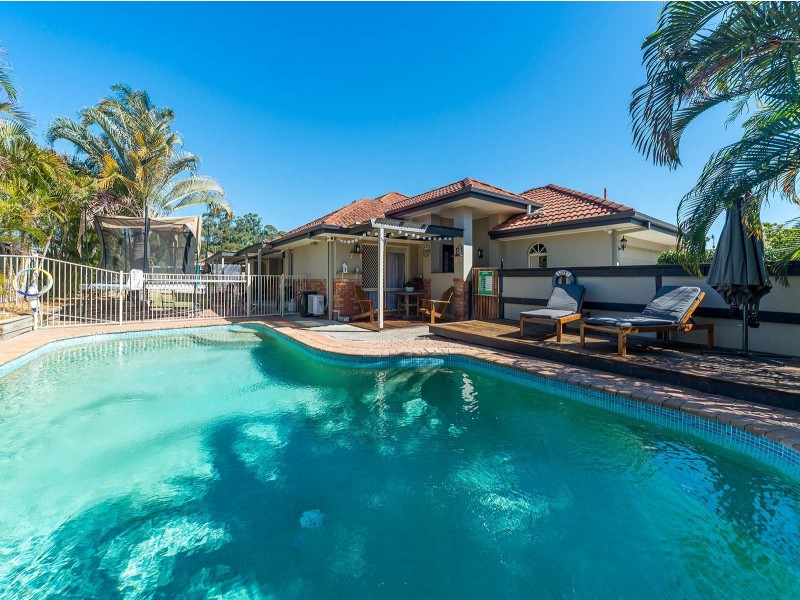 2 Sundown Drive, Paradise Point QLD 4216