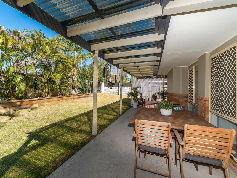 2 Sundown Drive, Paradise Point QLD 4216