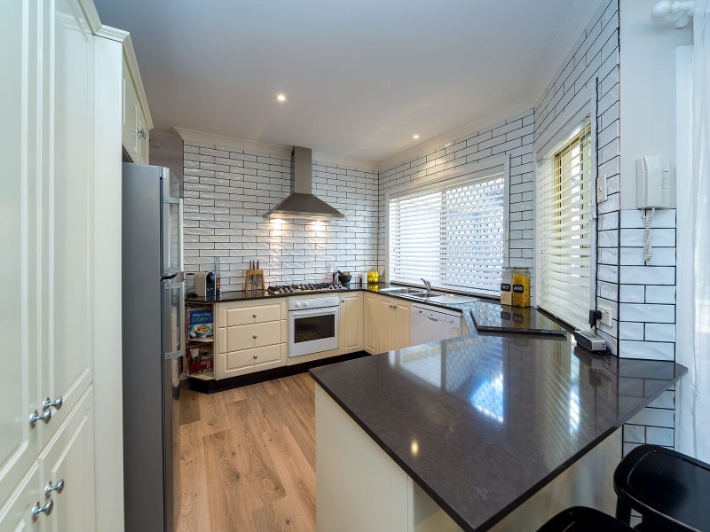 2 Sundown Drive, Paradise Point QLD 4216