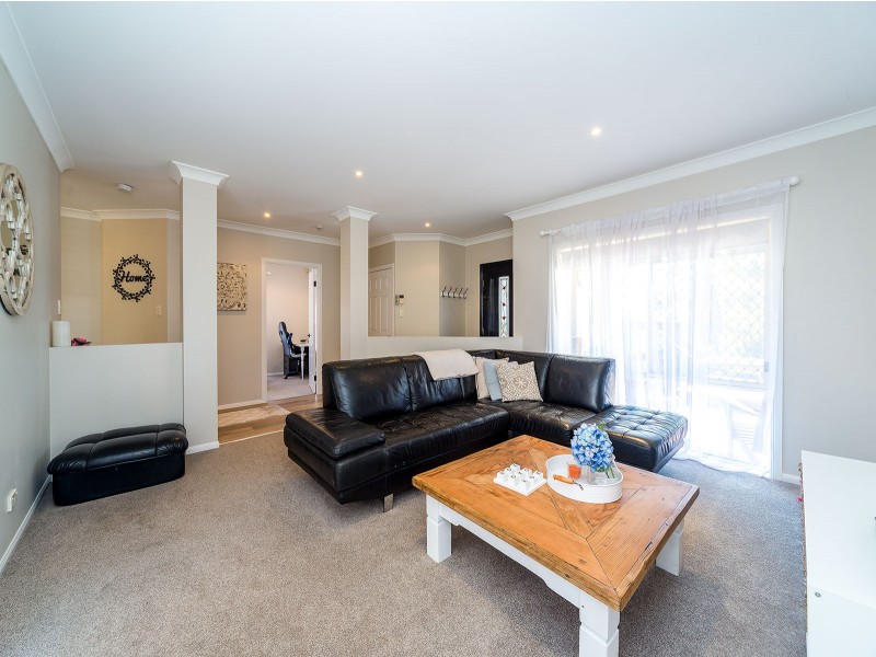 2 Sundown Drive, Paradise Point QLD 4216