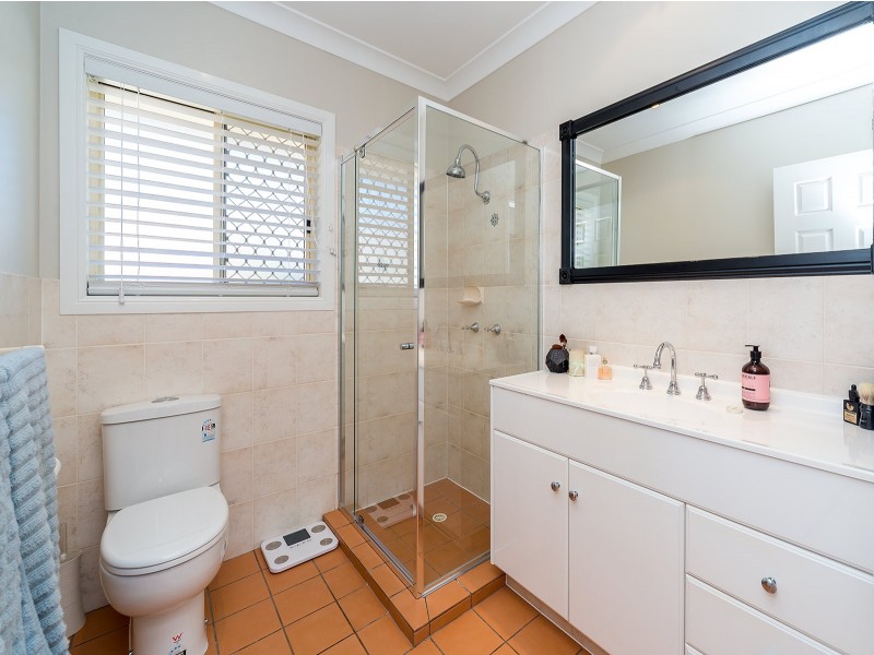 2 Sundown Drive, Paradise Point QLD 4216