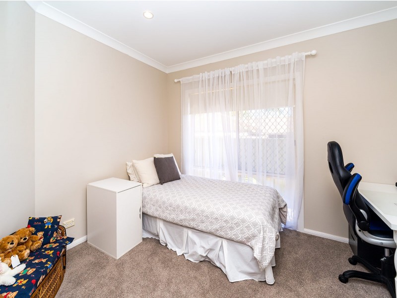 2 Sundown Drive, Paradise Point QLD 4216