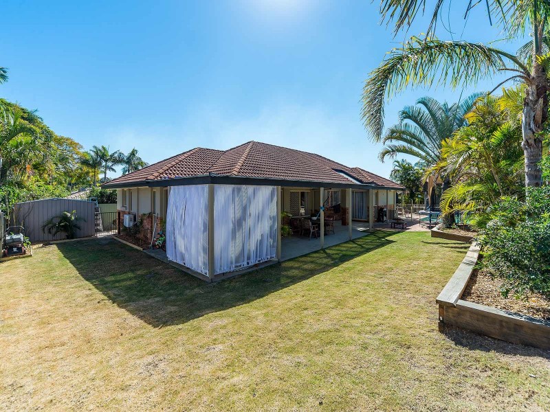 2 Sundown Drive, Paradise Point QLD 4216