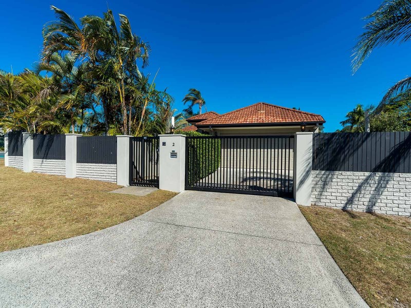 2 Sundown Drive, Paradise Point QLD 4216