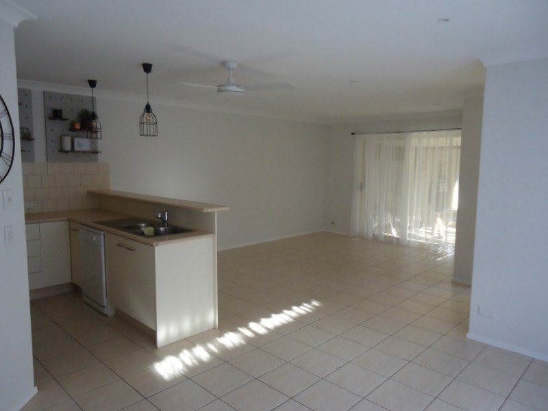 2/11 Teal Avenue, Paradise Point QLD 4216