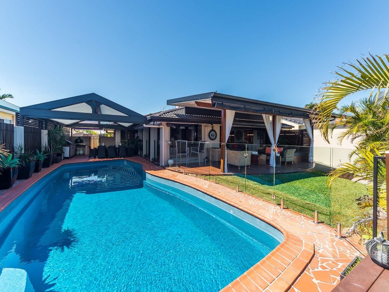 8 Oxley Drive, Paradise Point QLD 4216