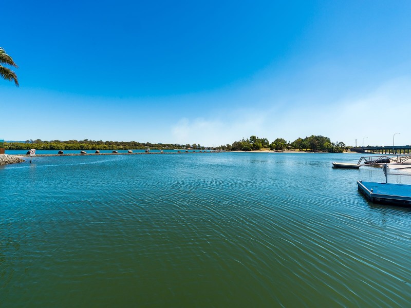 8 Oxley Drive, Paradise Point QLD 4216