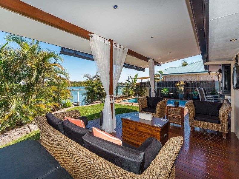 8 Oxley Drive, Paradise Point QLD 4216